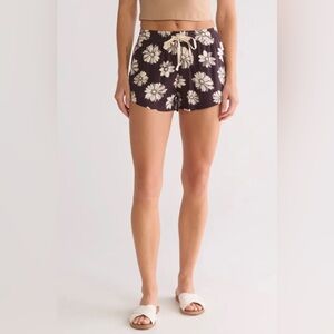 NWT Billabong Pipe Line Shorts Black & White Floral women’s S & M & XL